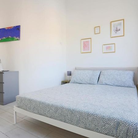 Bright & Central Apartment Near The Station サレルノ エクステリア 写真
