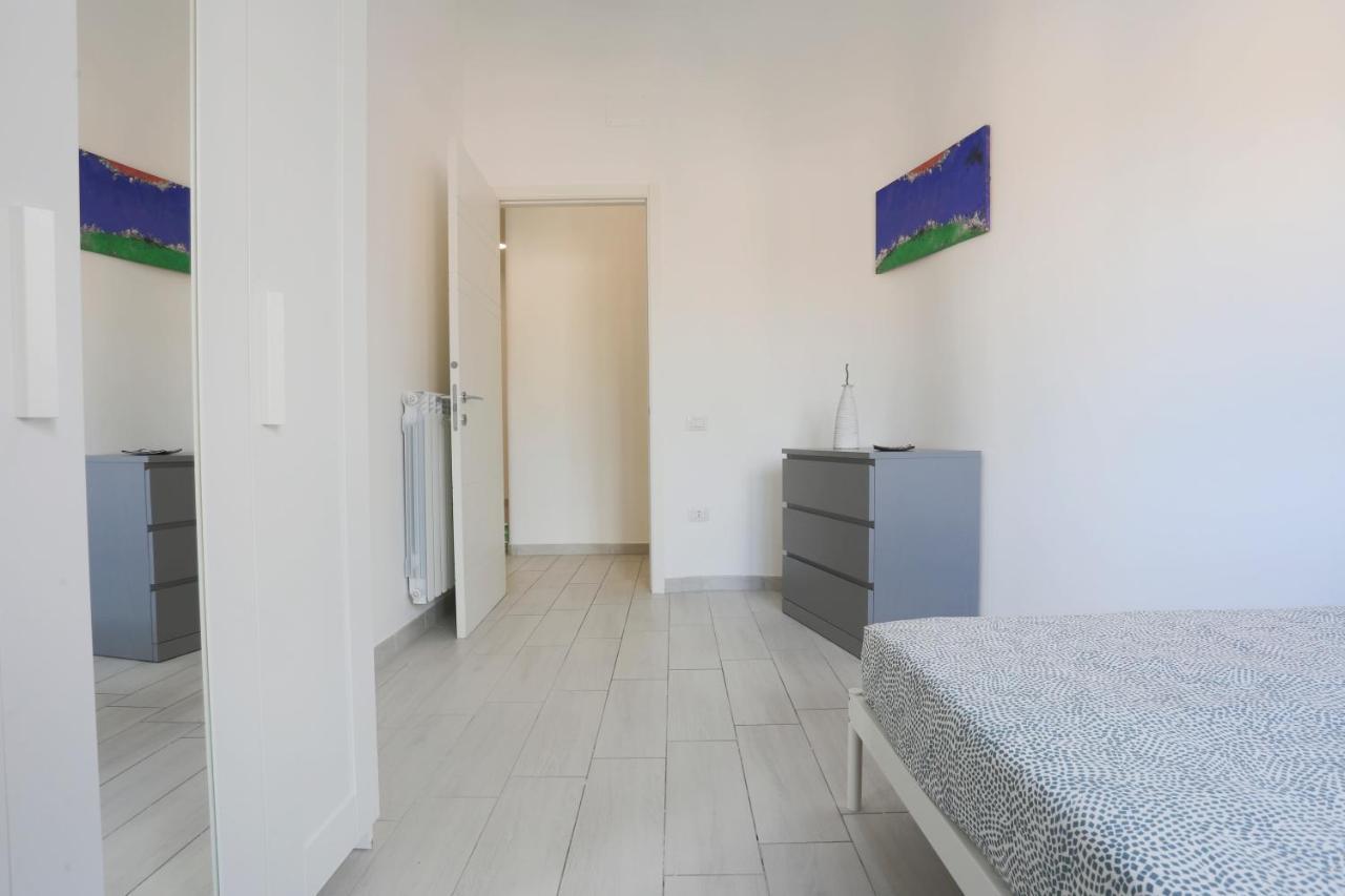 Bright & Central Apartment Near The Station サレルノ エクステリア 写真
